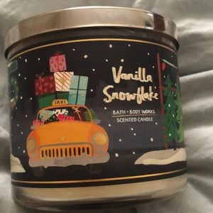 Vanilla Snowflake Bath & Body Works Candle
